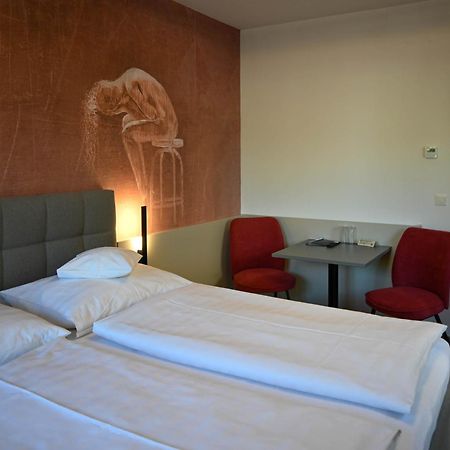Grossweikersdorf Pension Christine מראה חיצוני תמונה