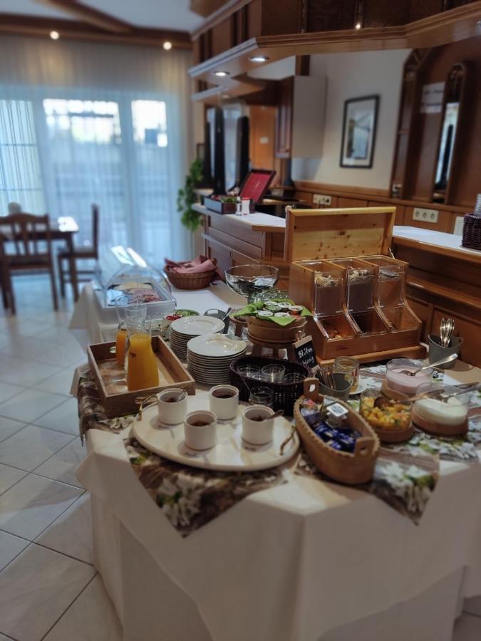 Grossweikersdorf Pension Christine מראה חיצוני תמונה