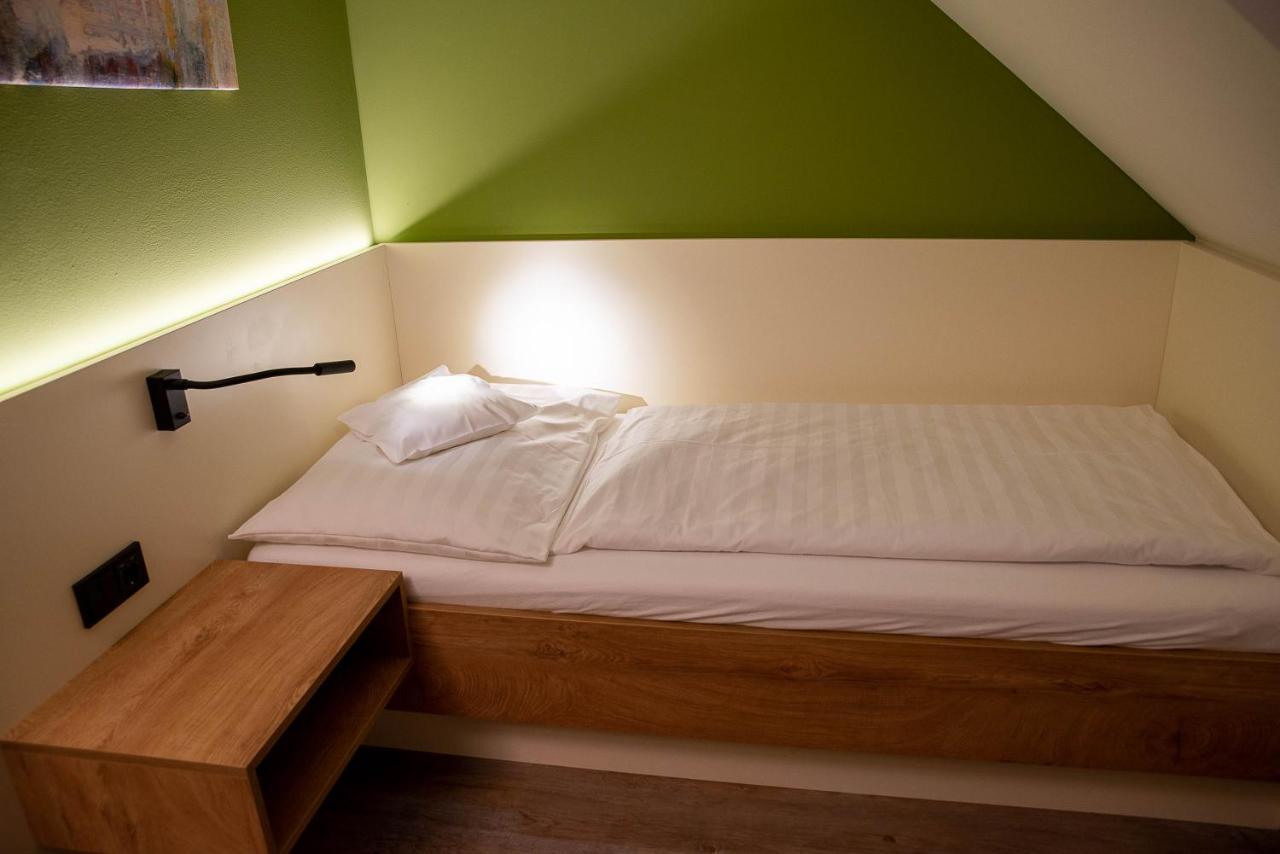 Grossweikersdorf Pension Christine מראה חיצוני תמונה