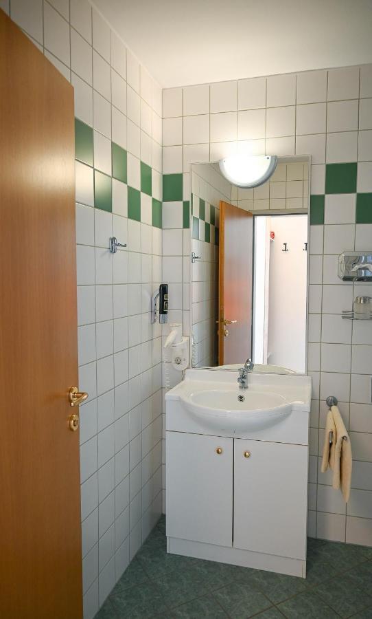 Grossweikersdorf Pension Christine מראה חיצוני תמונה