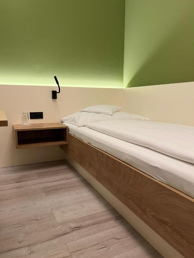 Grossweikersdorf Pension Christine מראה חיצוני תמונה