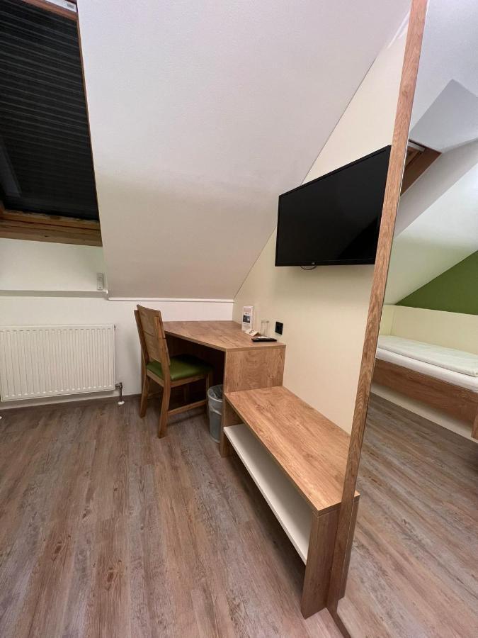 Grossweikersdorf Pension Christine מראה חיצוני תמונה
