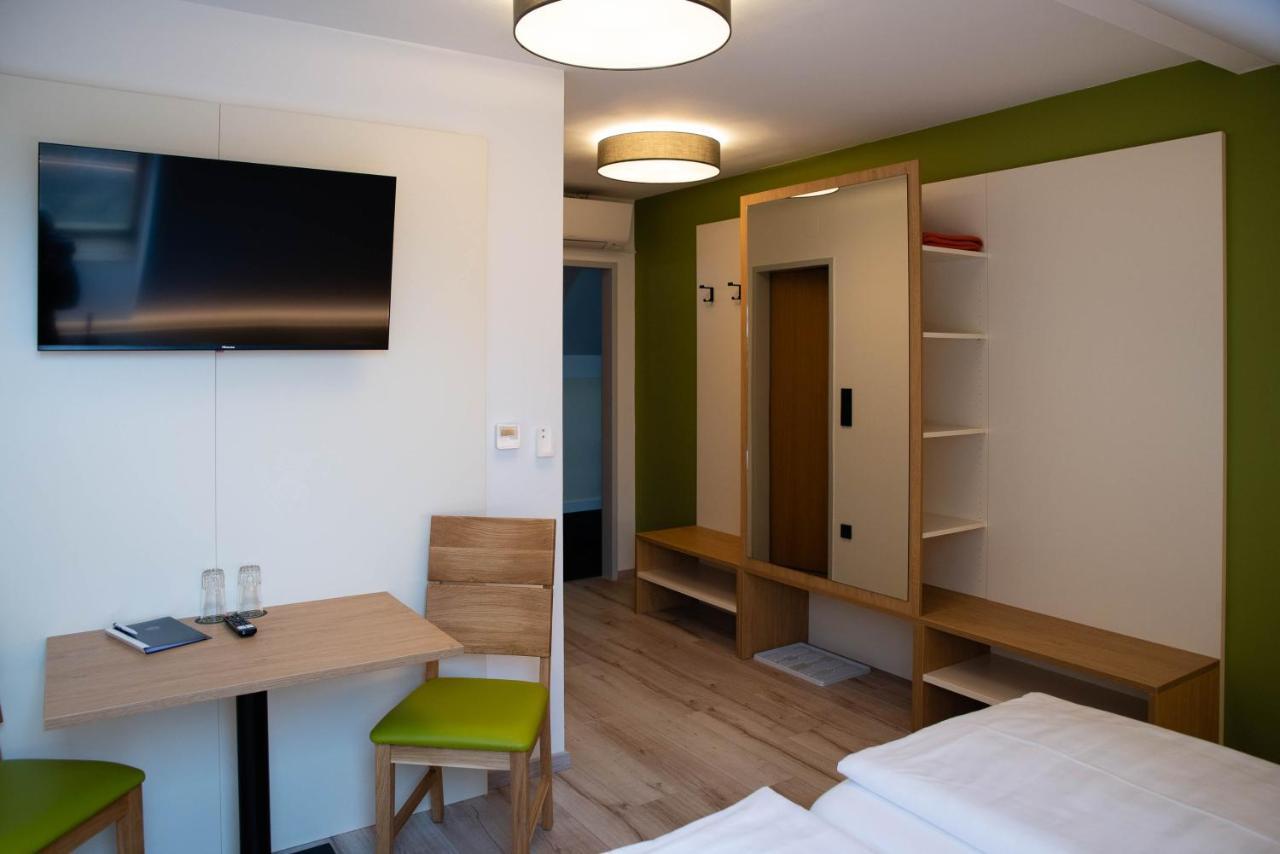 Grossweikersdorf Pension Christine מראה חיצוני תמונה