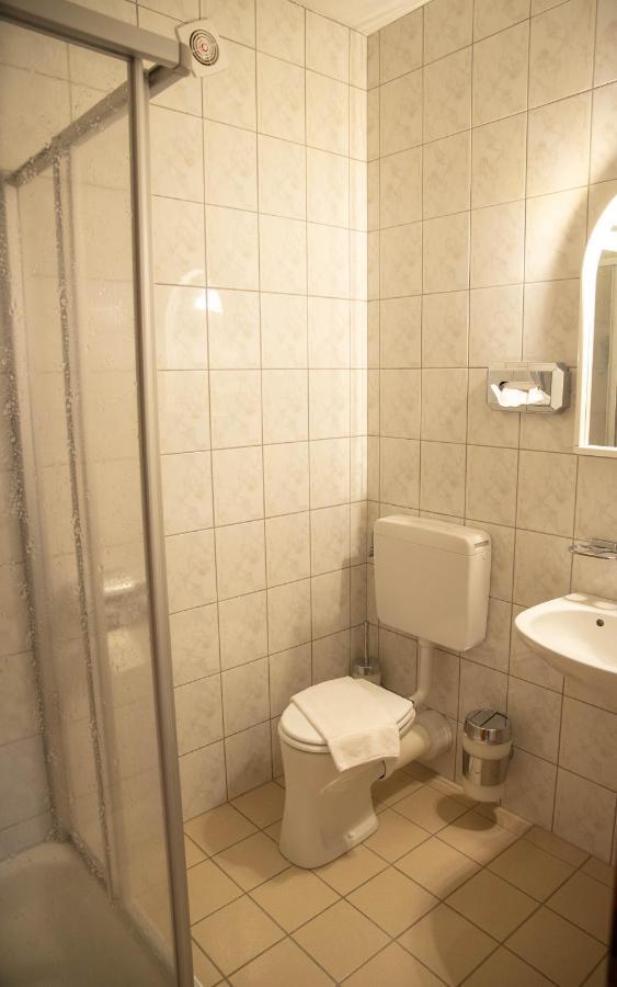 Grossweikersdorf Pension Christine מראה חיצוני תמונה