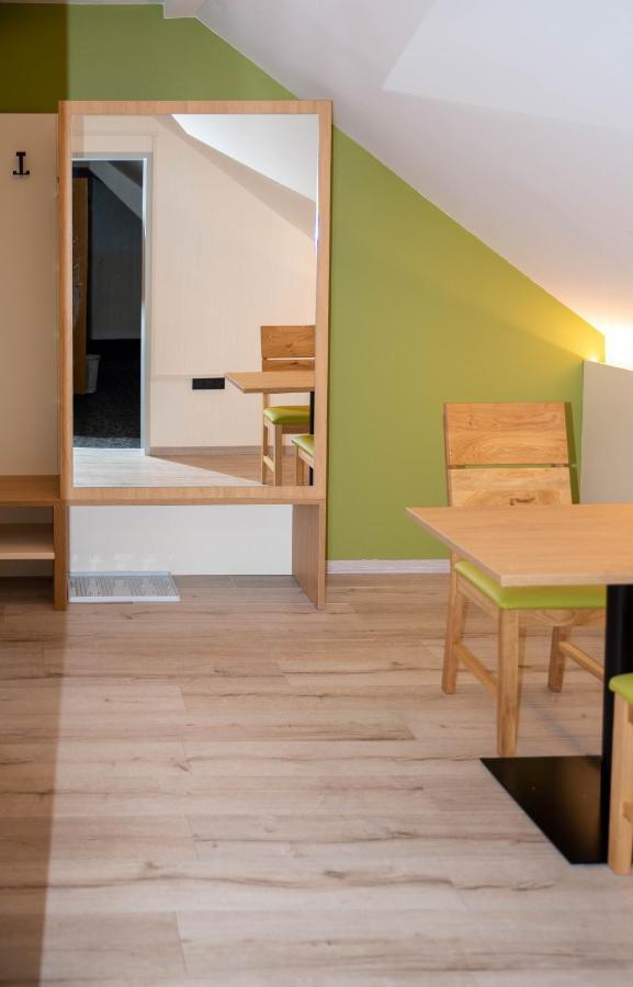 Grossweikersdorf Pension Christine מראה חיצוני תמונה