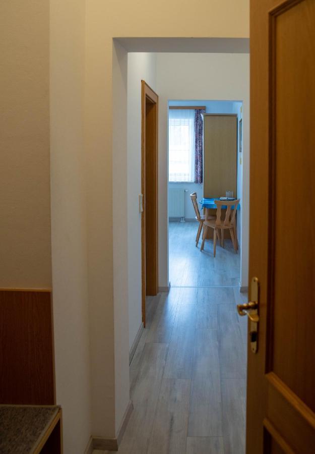 Grossweikersdorf Pension Christine מראה חיצוני תמונה