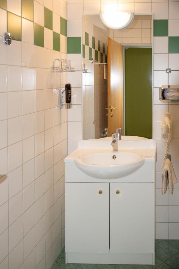 Grossweikersdorf Pension Christine מראה חיצוני תמונה