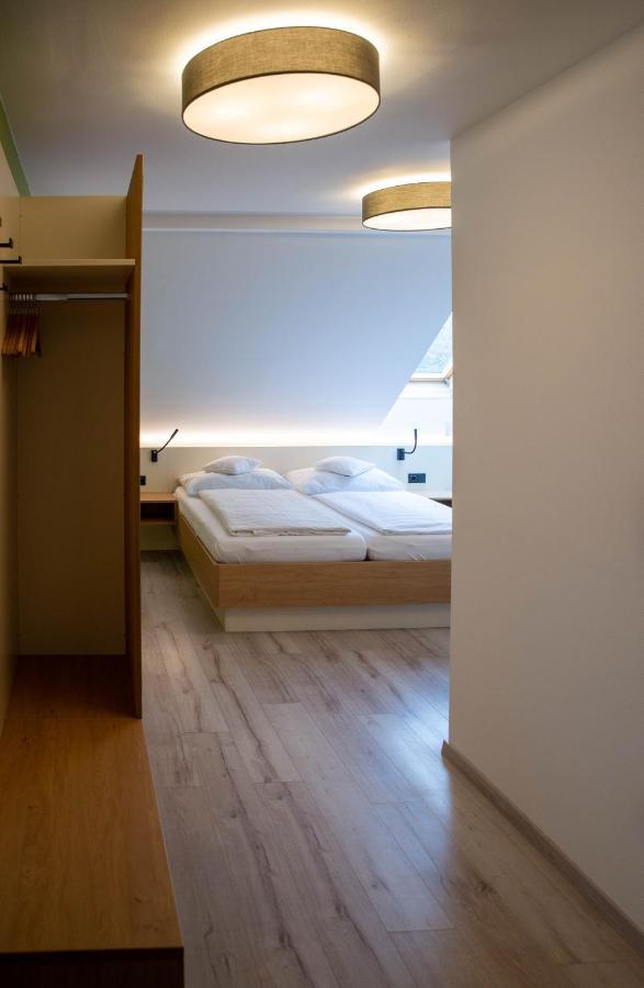 Grossweikersdorf Pension Christine מראה חיצוני תמונה