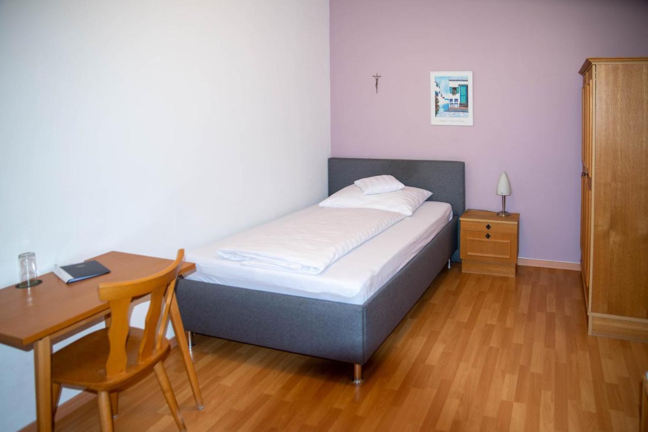 Grossweikersdorf Pension Christine מראה חיצוני תמונה