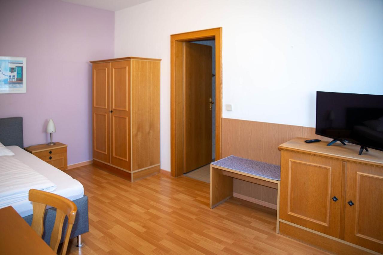 Grossweikersdorf Pension Christine מראה חיצוני תמונה