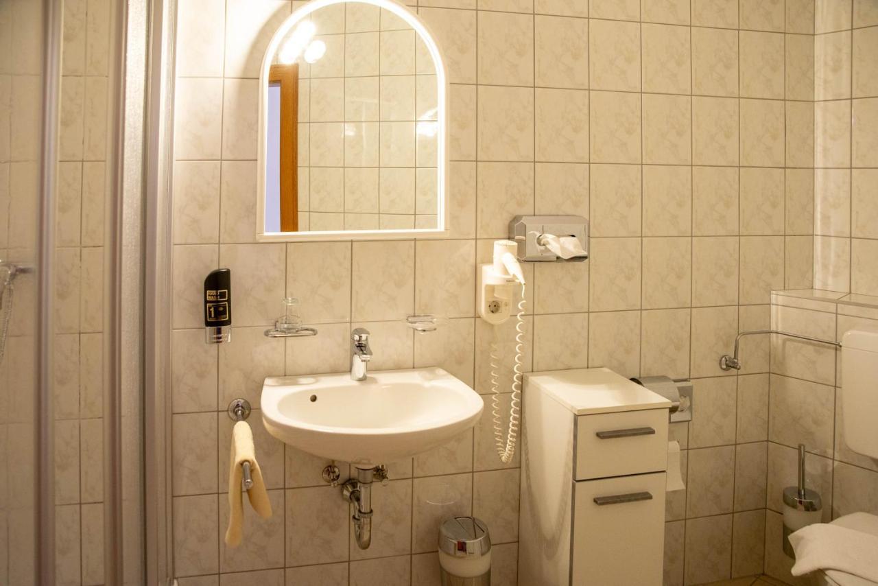 Grossweikersdorf Pension Christine מראה חיצוני תמונה