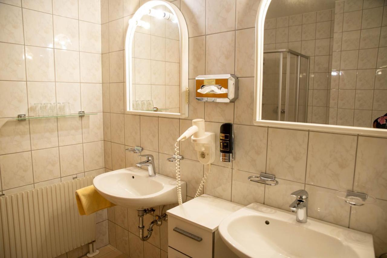 Grossweikersdorf Pension Christine מראה חיצוני תמונה