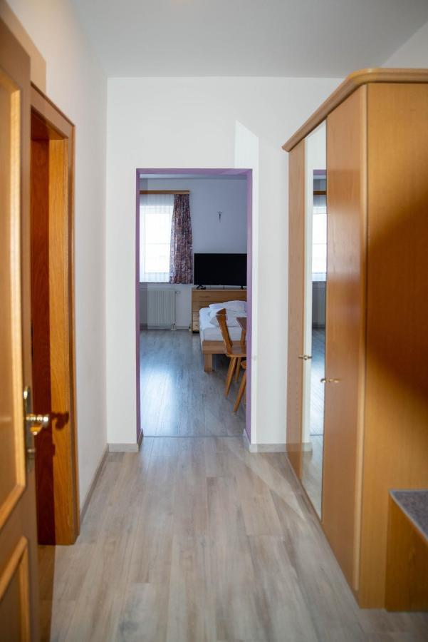 Grossweikersdorf Pension Christine מראה חיצוני תמונה